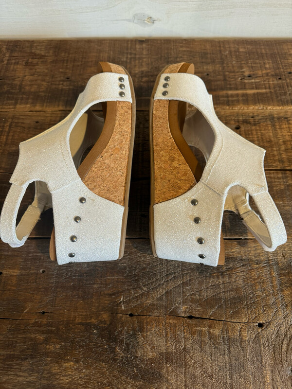 Amara White Wedge