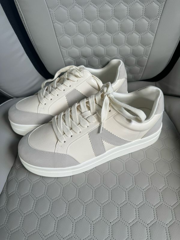 Mia White Sneaker