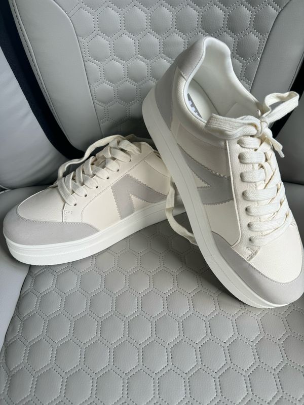 Mia White Sneaker