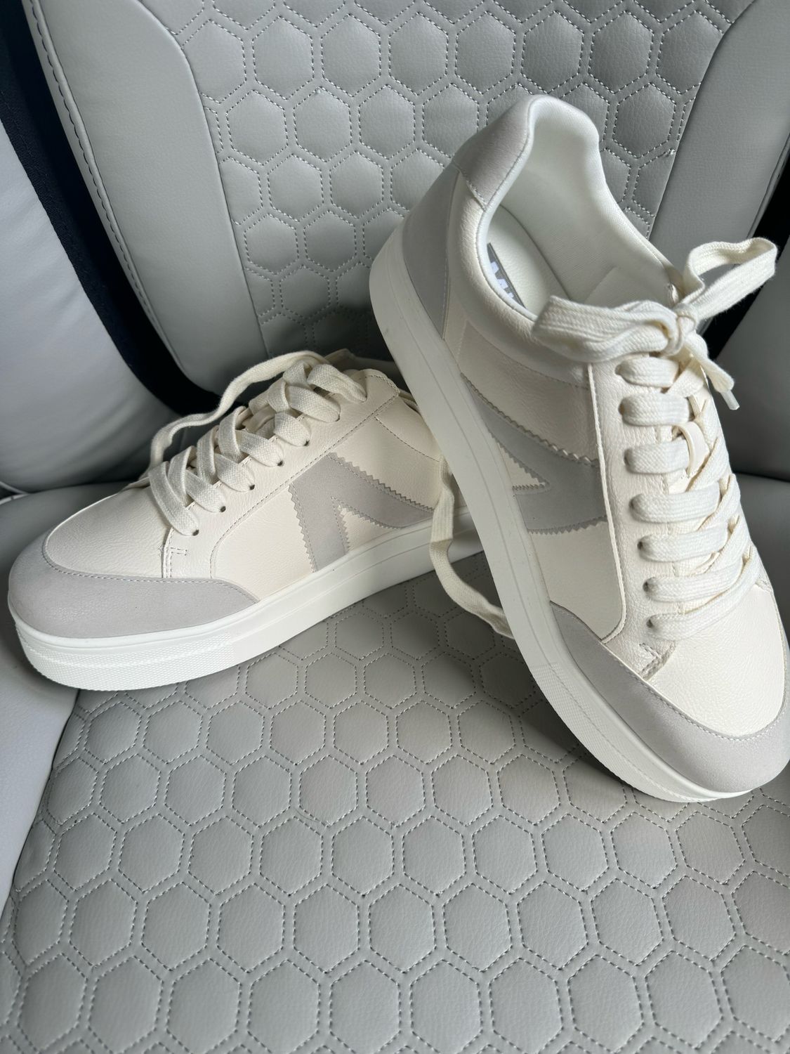 Mia White Sneaker