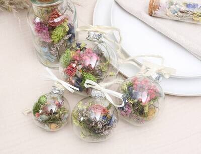 Glaskugel gefüllt mit Trockenblumen - Serie 
