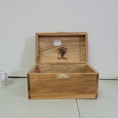 American Chestnut wood boxBoîte en bois de marronnier