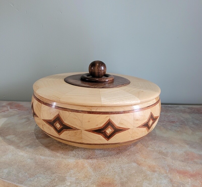 Maple round box with lid - Boite ronde en érable et couvercle