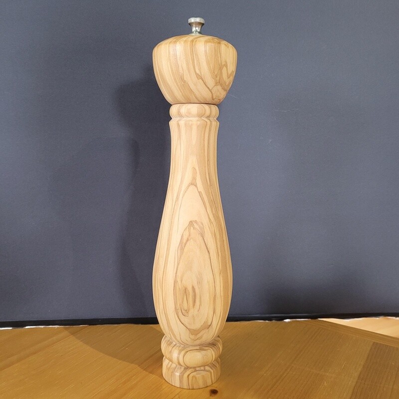 Moulin à poivre en bois d'olivier / Olivier wood Peppermill