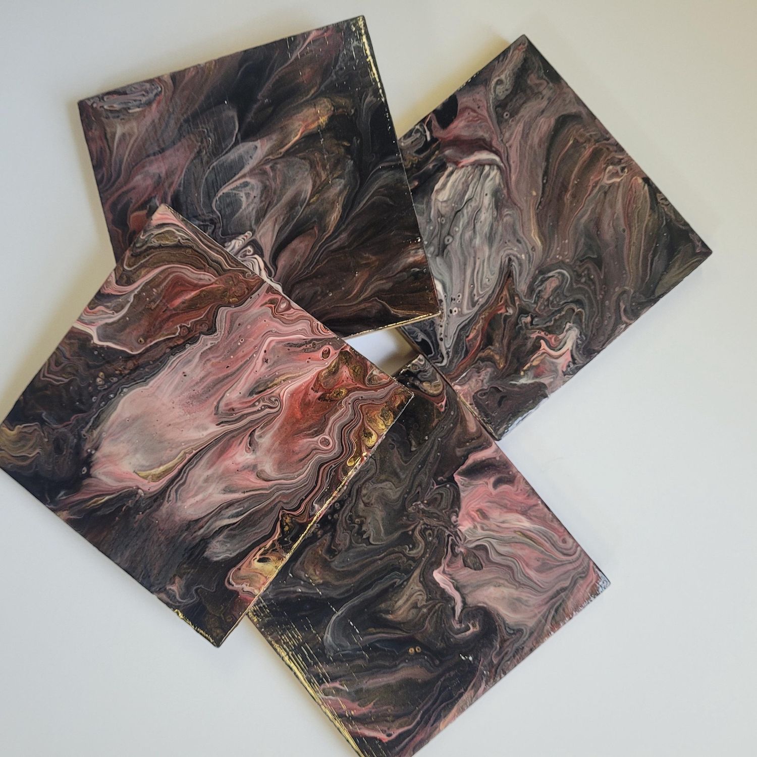 Pink and Black coasters / Sous-verres rose et noir