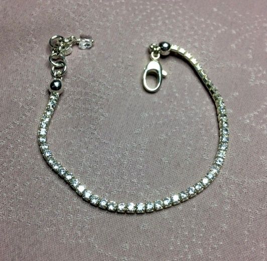 Tennis style bracelet