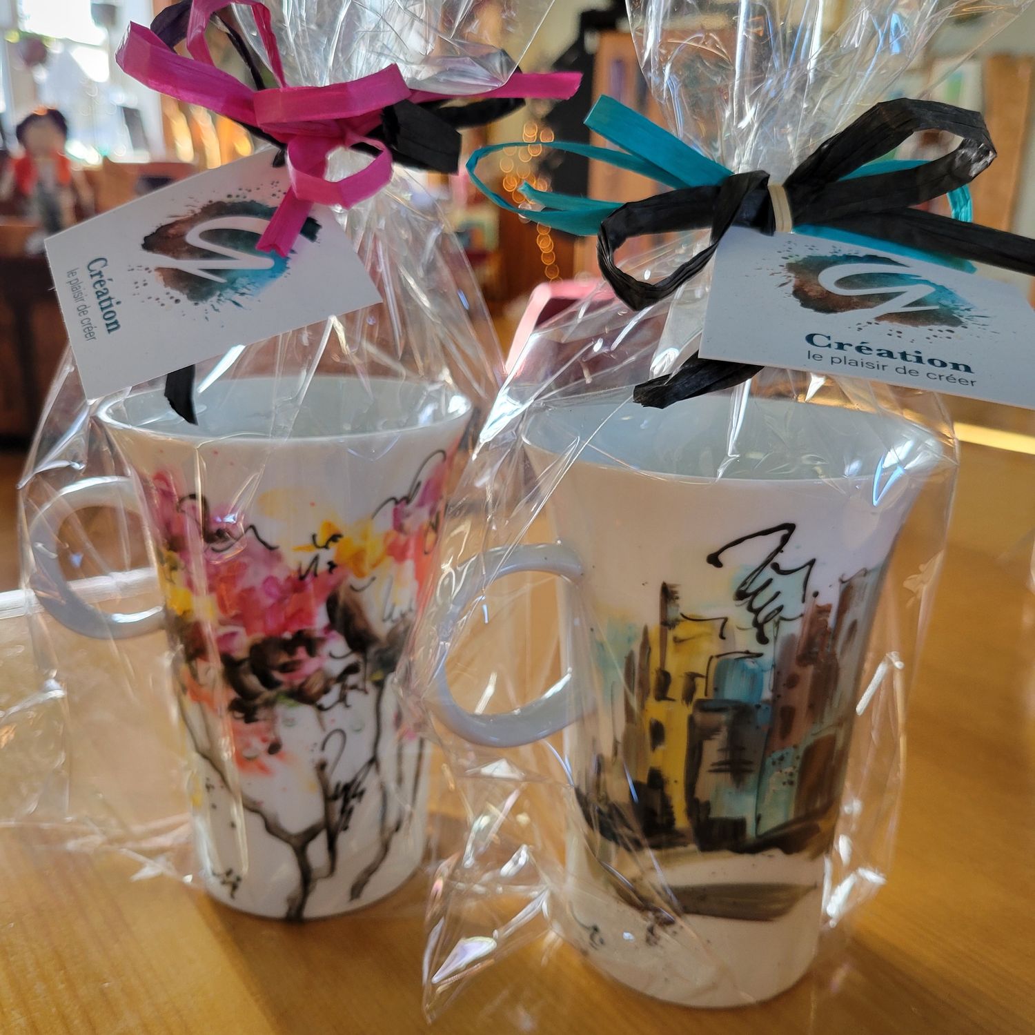 Tasses blanches peintes