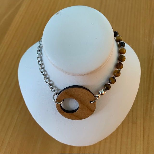 Bracelet with walnut and Obsidian Stones