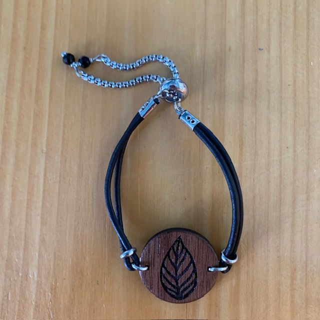 Bracelet with Walnut Wood, Leather and Onyx