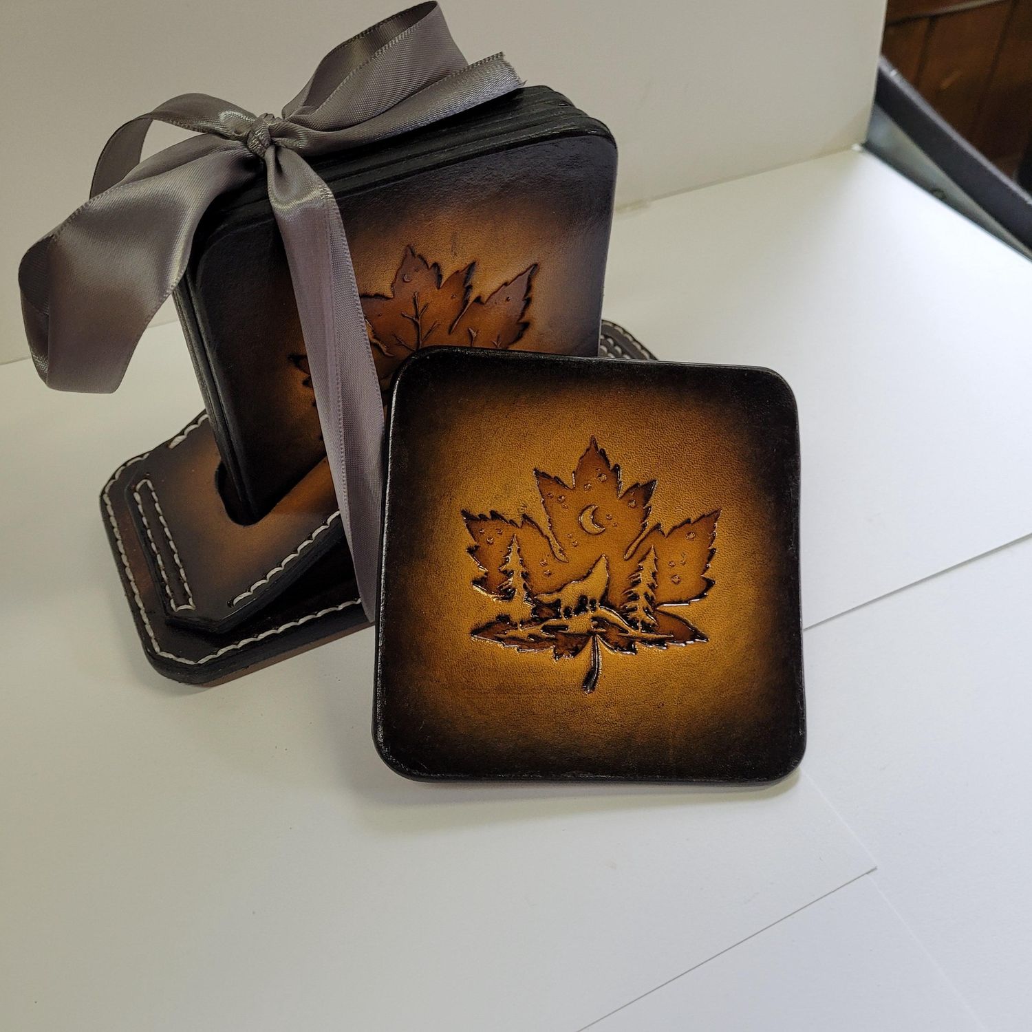 Sous-verres / Coasters, Couleur / Color: Brun foncé et noir / Dark brown &amp; Black