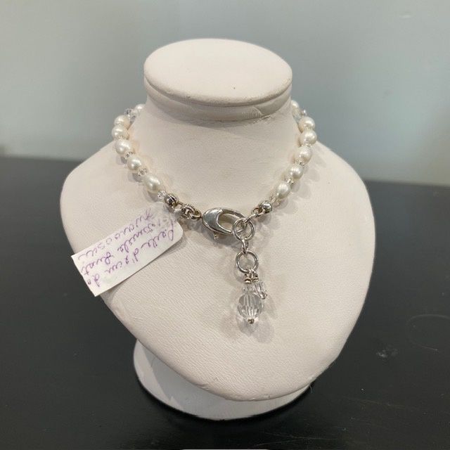 Freshwater pearl bracelet with swanovski crystal