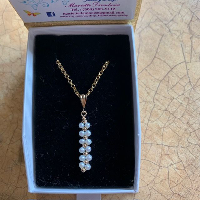 Pendant and chain freshwater pearls
