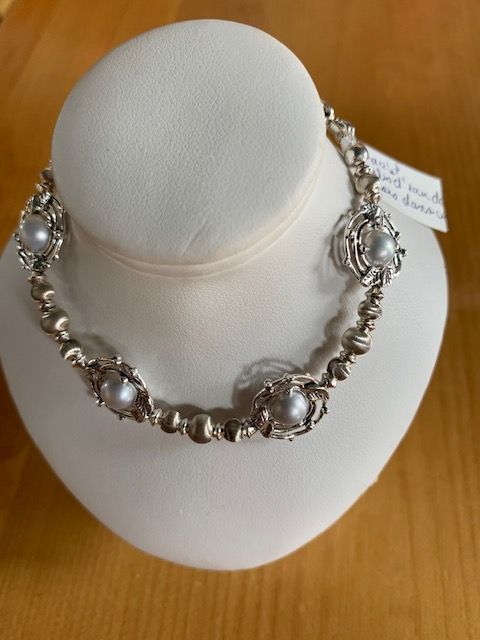 Bracelet perles d'eau douces dans un encadré