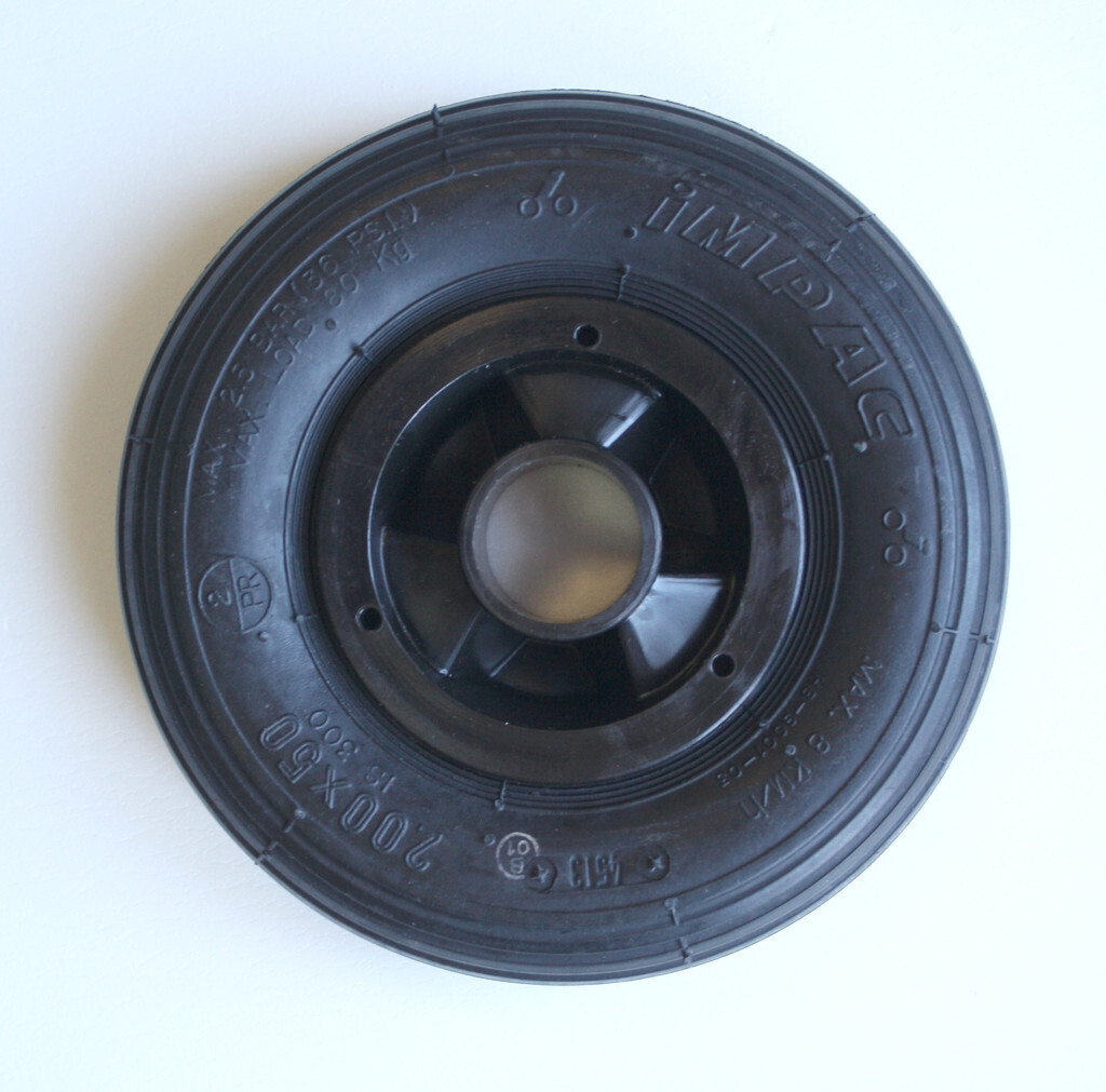 Pneumatic Wheels Pair, Hubs Included