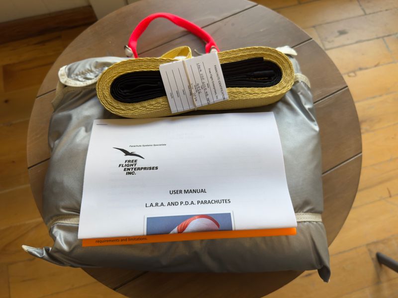 Parachute LARA Gold 250 With Swivel # 5688