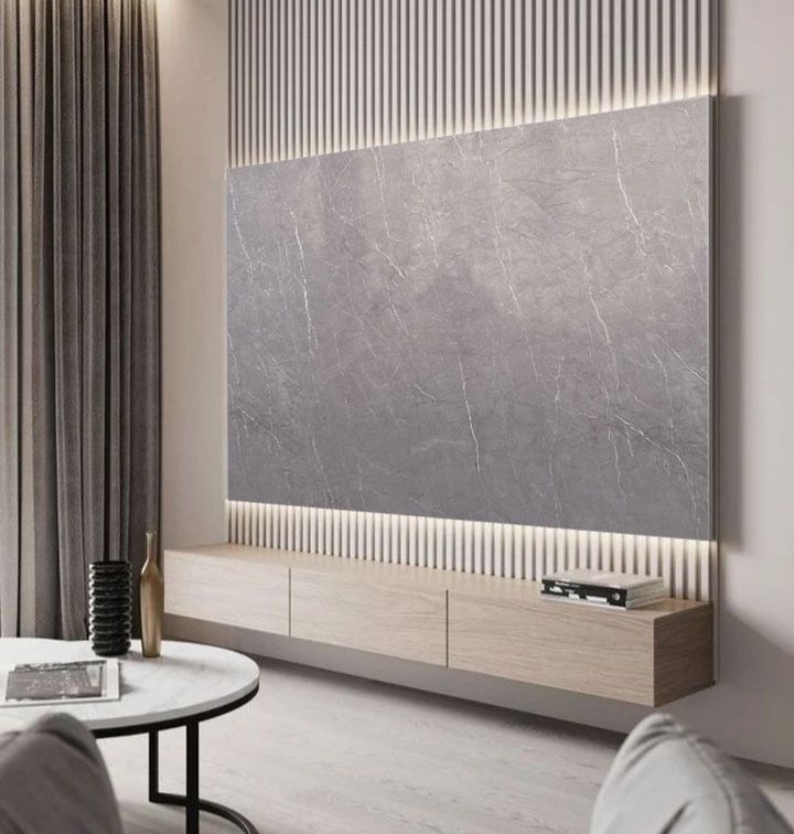 PANNELLO / SUPPORTO TV  RETROILLUMINATO (TV BOARD 65&quot;-75&quot;) EFFETTO MARMO LIGHT GREY 230X112cm /STAFFA INCLUSA/  4 LATI ANGOLATI/ INCLUSO IMBALLO SPECIALE IN LEGNO
