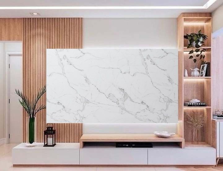 PANNELLO / SUPPORTO TV RETROILLUMINATO (TV BOARD 65&quot;-75&quot;) EFFETTO ALPINE CARRARA 230X112cm /STAFFA INCLUSA/ 4 LATI ANGOLATI/ INCLUSO IMBALLO SPECIALE IN LEGNO + 6 PANNELLI LINEAR 60CM X 290CM BIANCO