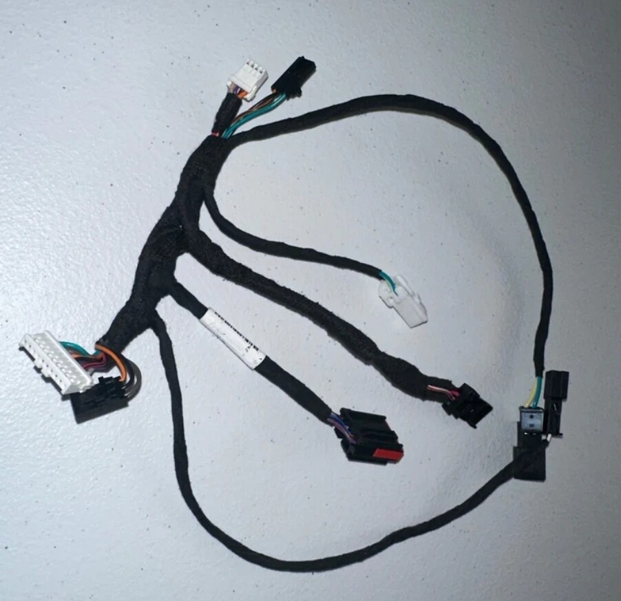 AUTO LED TECH   2015-2023 DODGE CHARGER &amp; CHALLENGER LIGHT UP SRT AIRBAG STEERING WHEEL WIRING HARNESS- PLUG &amp; PLAY