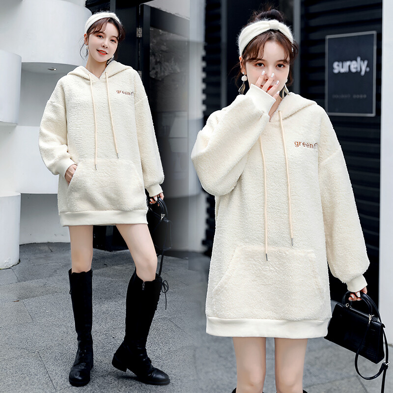 Streetwear high quality winter lamb wool women&#39;s hoodie sweatshirt loose cartoon embroidery women&#39;s hooded jacket