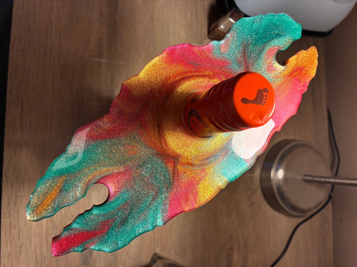 IG Prize Irregular Wine &amp; Wine Glass Holder