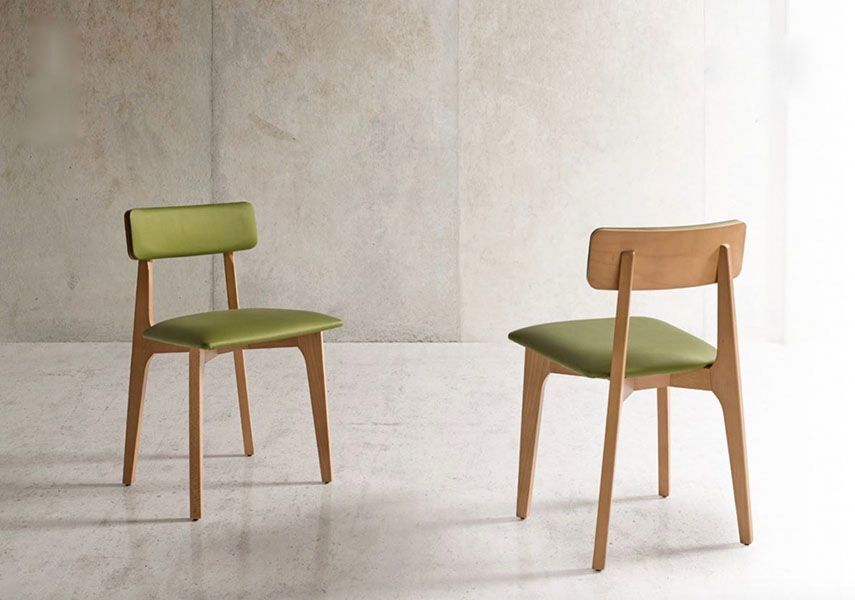 Silla con base y espalda tapizada