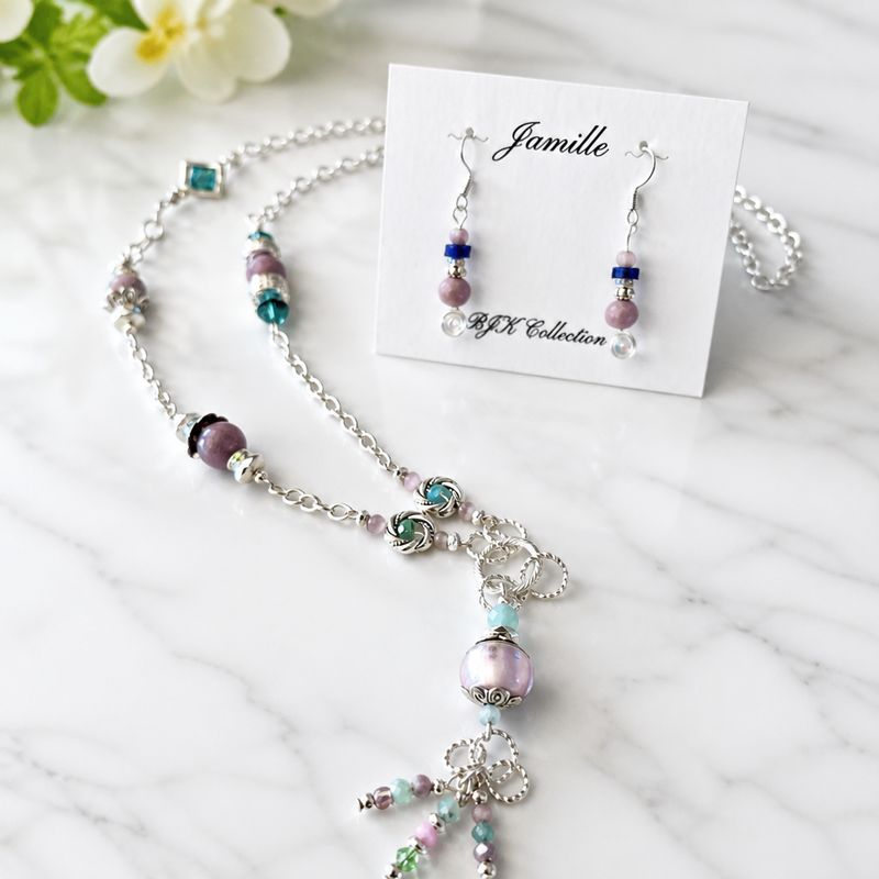 Long style necklace with earrings.
