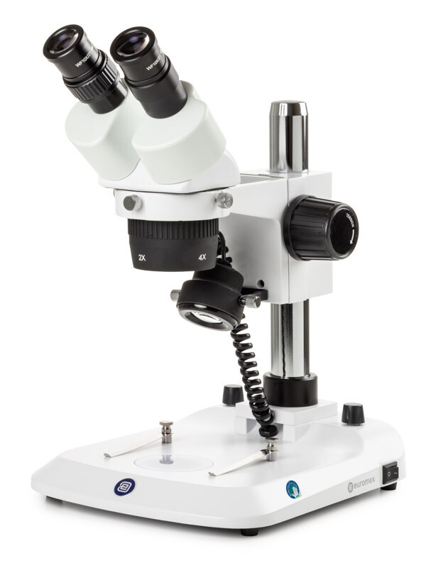 StereoBlue SB.1402‑P Stereomicroscoop Bioculair met  2x/4x objectieven en Kolomstatief met 3 W LED