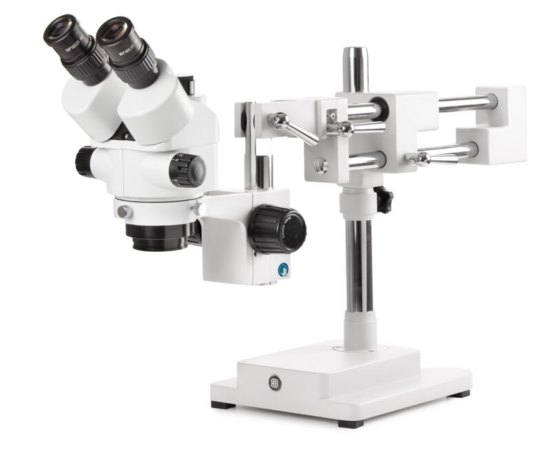 StereoBlue SB.1903‑B Stereomicroscoop Trioculair met 0,7 - 4,5x zoom en Dubbelarmig zwenkarmstatief op zware grondplaat