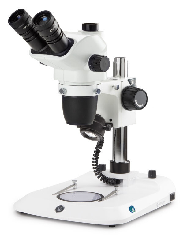 NexiusZoom NZ.1903‑P  Stereomicroscoop Trioculair met WF10x/22mm Oculair en Kolomstatief