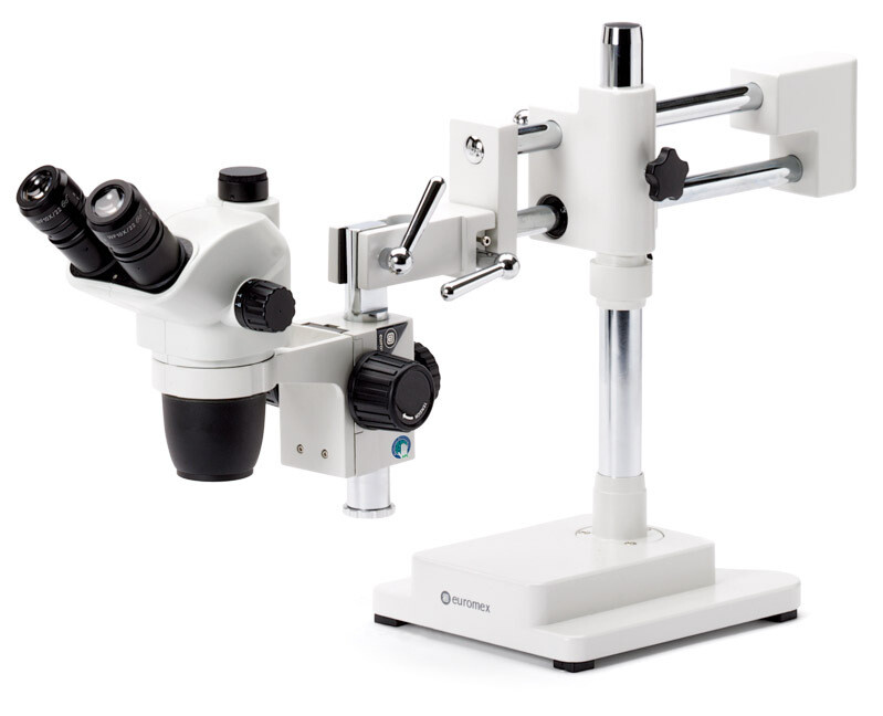 NexiusZoom NZ.1903‑B  Stereomicroscoop Trioculair met WF10x/22mm Oculair en Dubbelarmig zwenkarmstatief op zware grondplaat