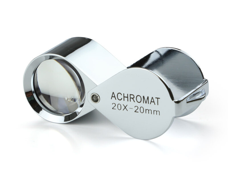 Inslagloep. Vergroting : 20x triplet. Met Achromatisch lens Ø 20 mm. Beeldveld 8 mm