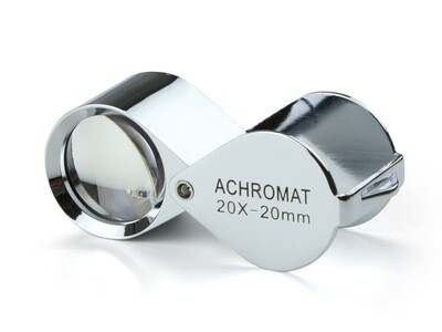 Inslagloep. Vergroting : 20x triplet. Met Achromatisch lens Ø 20 mm. Beeldveld 8 mm
