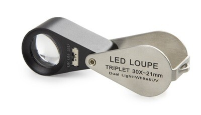 Inslagloep. Vergroting : 30x triplet. Met Achromatisch lens Ø 21 mm. Witte led en UV-verlichting