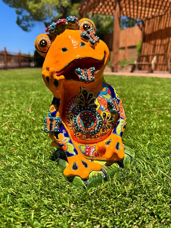 Medium Talavera Thinking Frog w/3D Butterflies