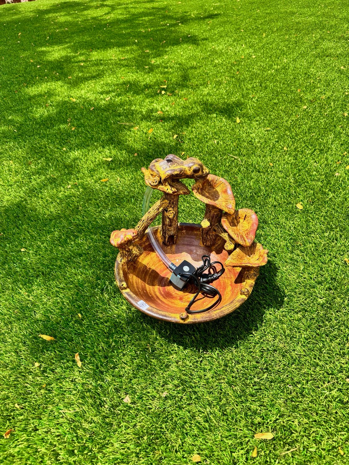 Small Frog Bowl Fountain - Barro Oxidado