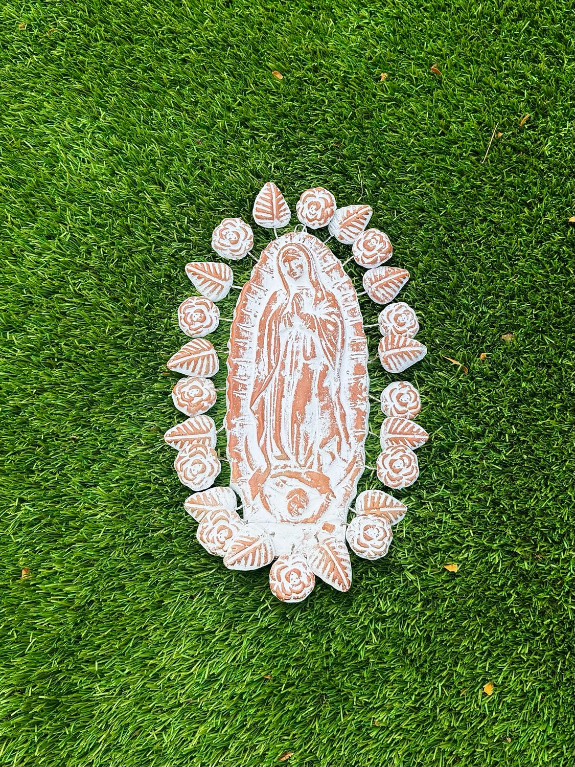 Virgen Mary Plaque W/ Flowers (Medium) -Barro Oxidado