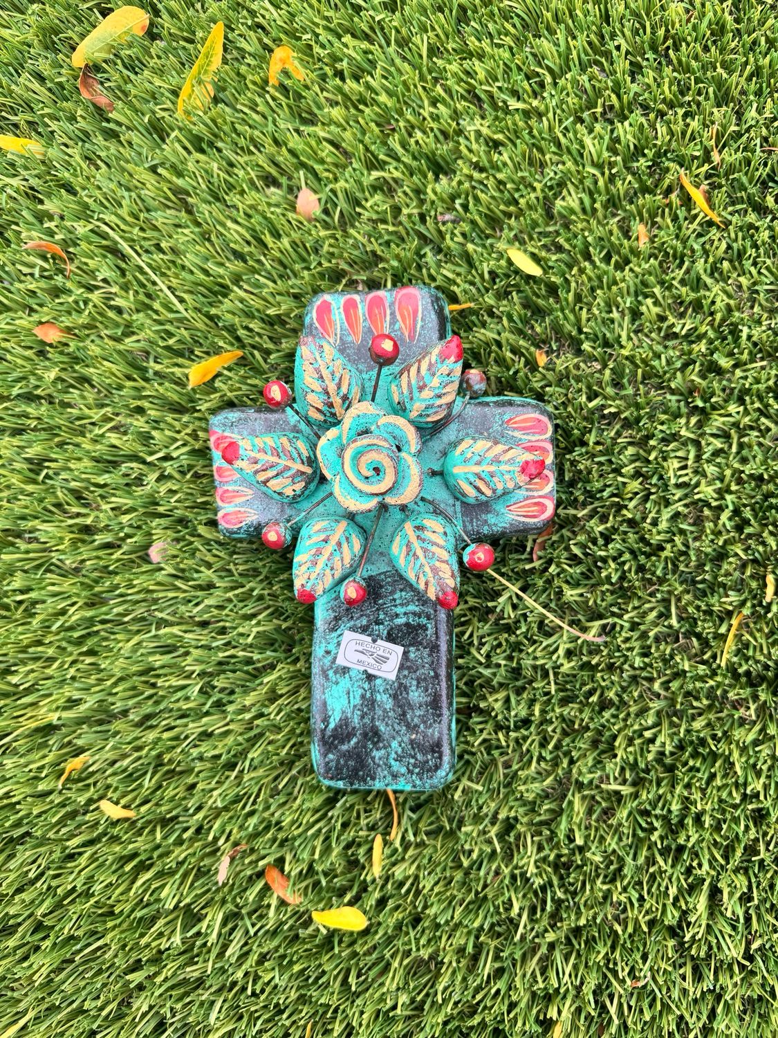Small Cross With Flowers - Barro Oxidado