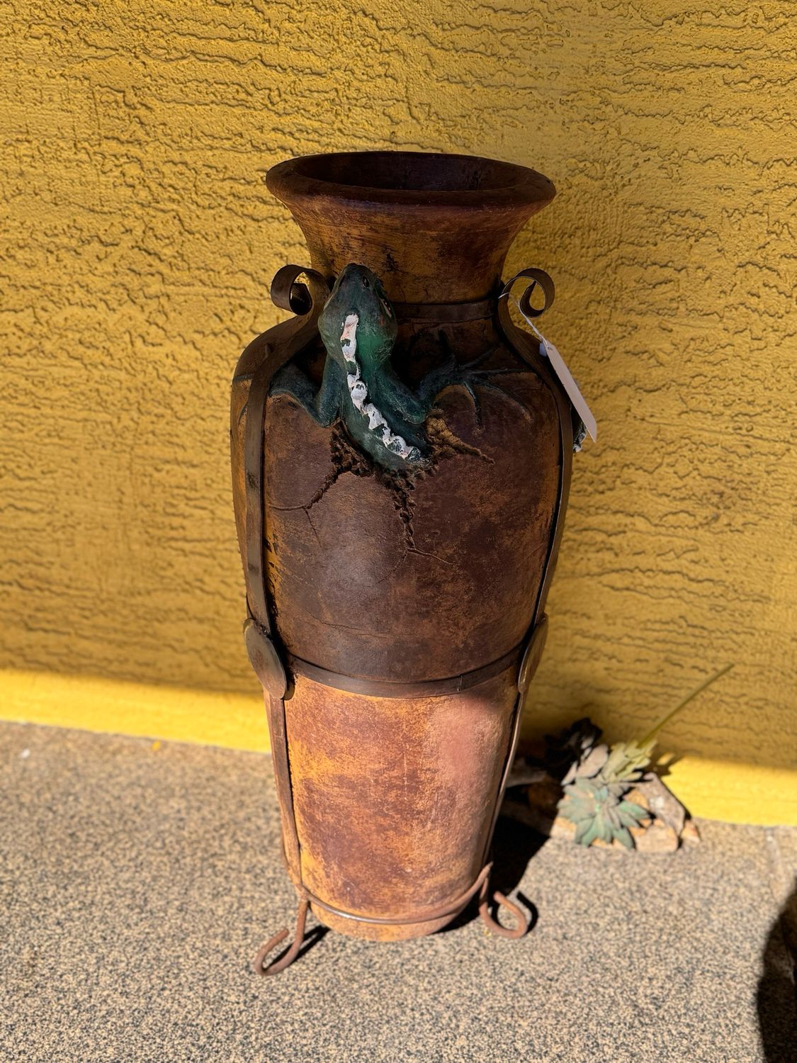 Washed Pot W Metal &amp; Handles - Medium