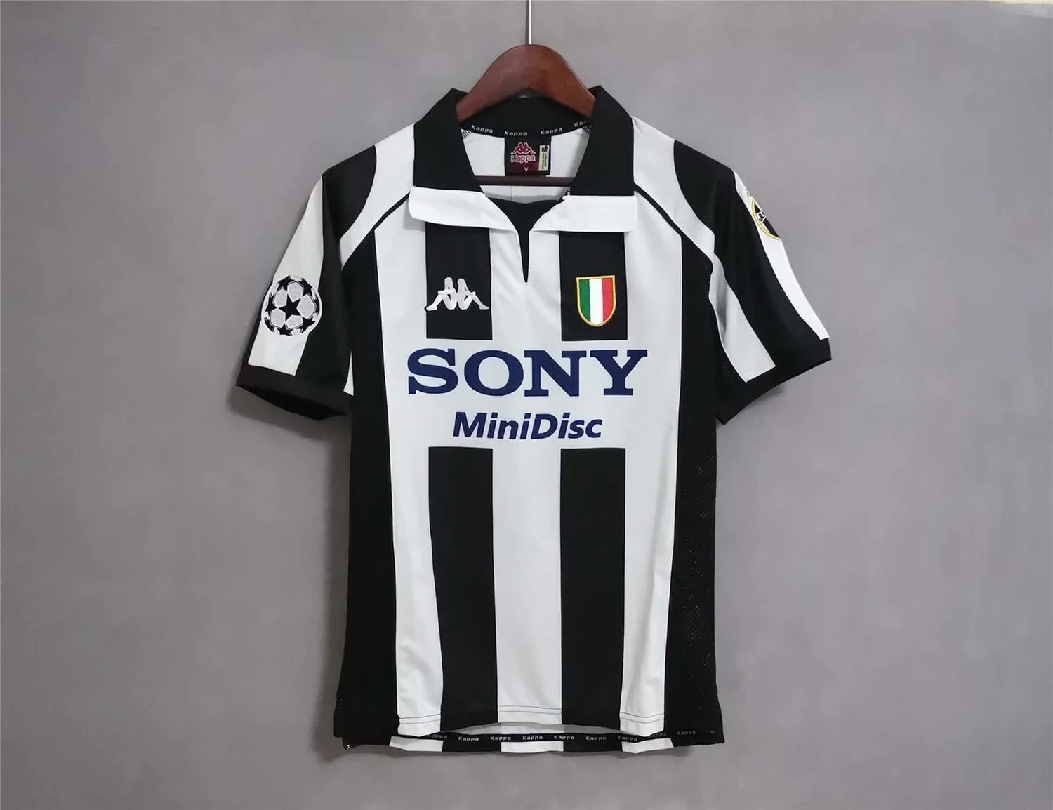 Juventus 1997-98 home kit