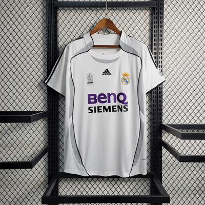 Real Madrid 2005/06 home kit