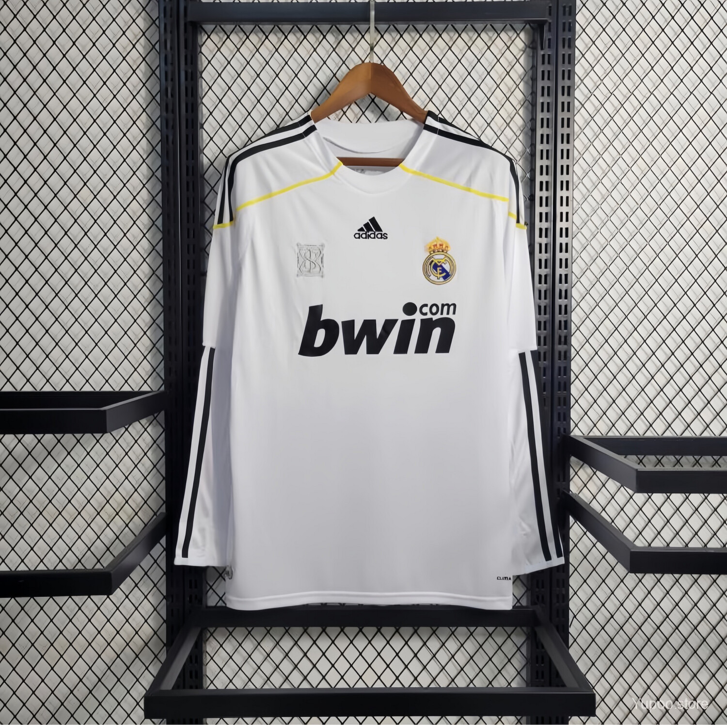 Real Madrid 2009/10 home kit