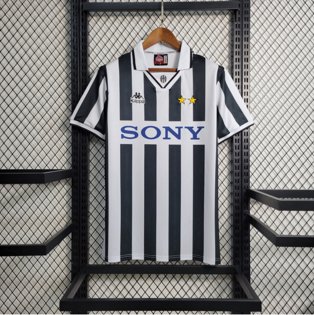 Juventus 1995-97 home kit