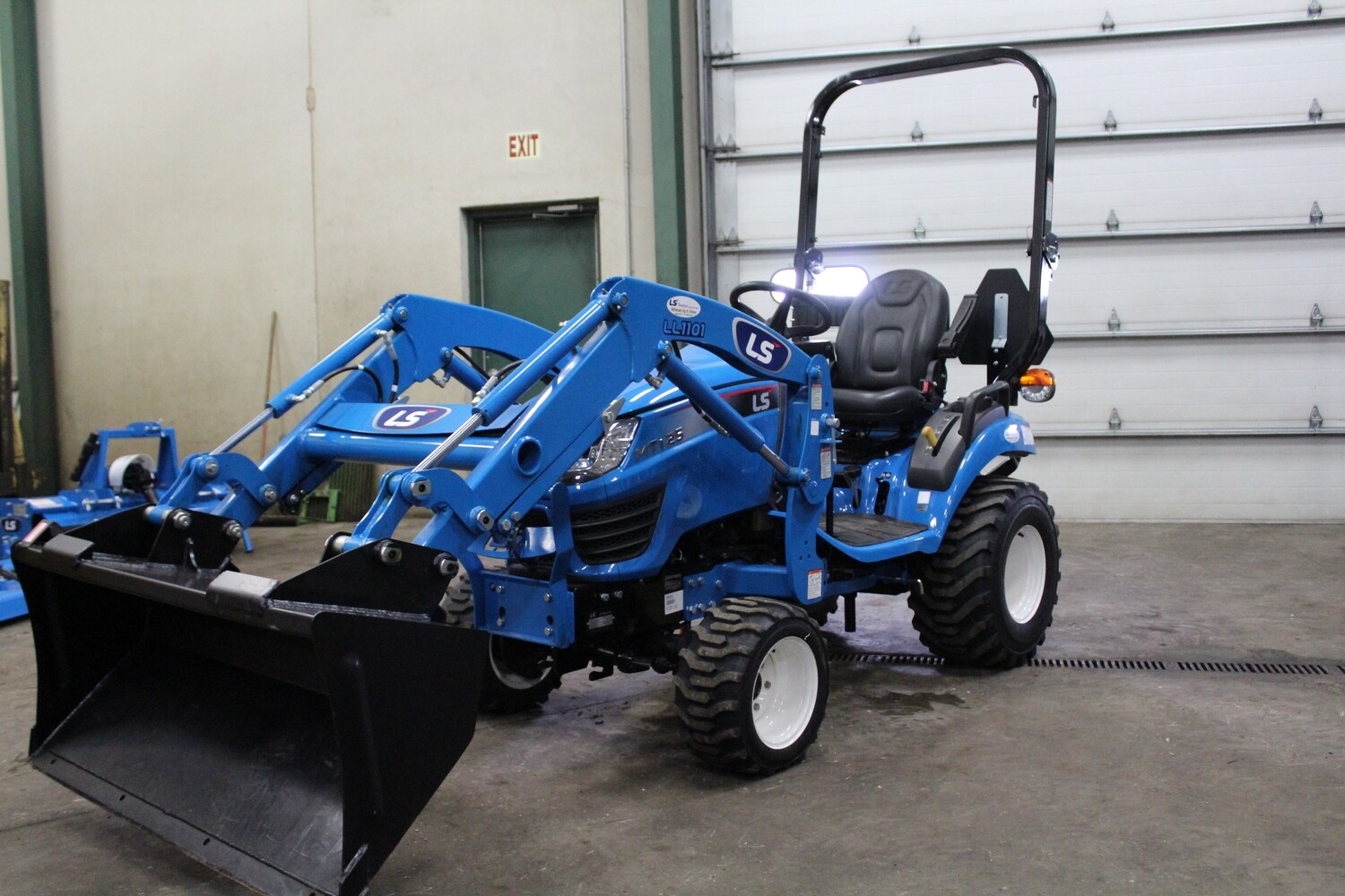 25HP Sub-Compact Tractor with Loader (used)