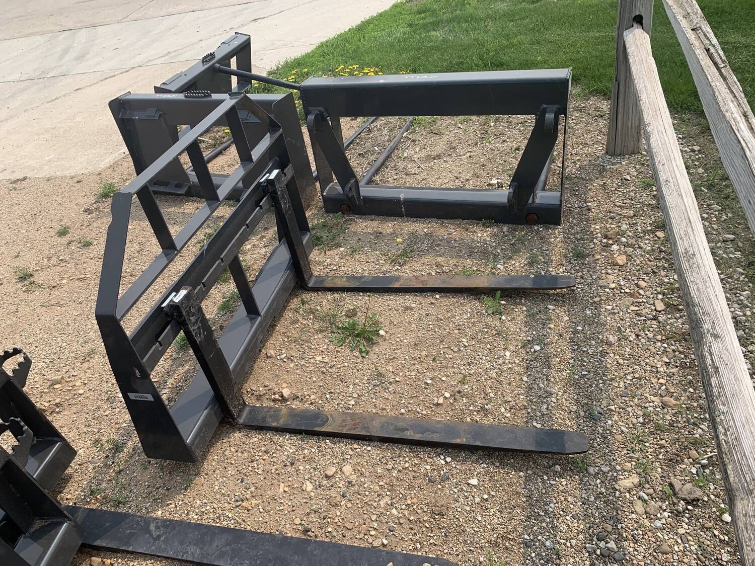 42" Compact Tractor Pallet Forks (2000lbs)