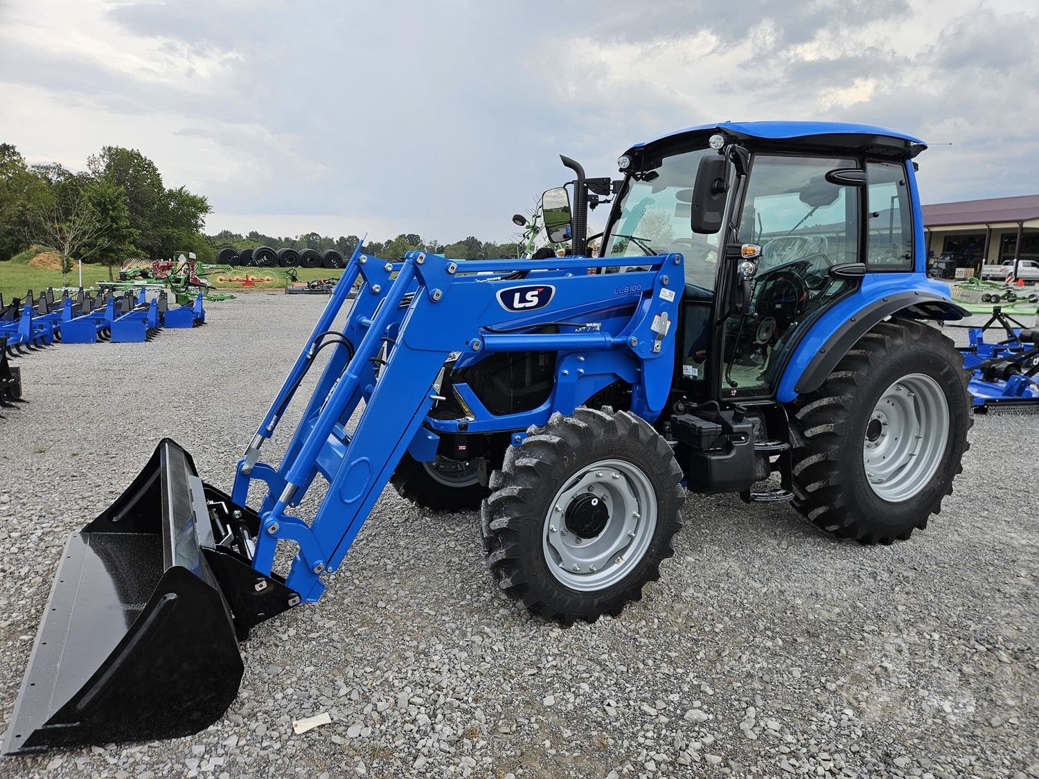 MT7101CPS - 100.6HP Power Shuttle