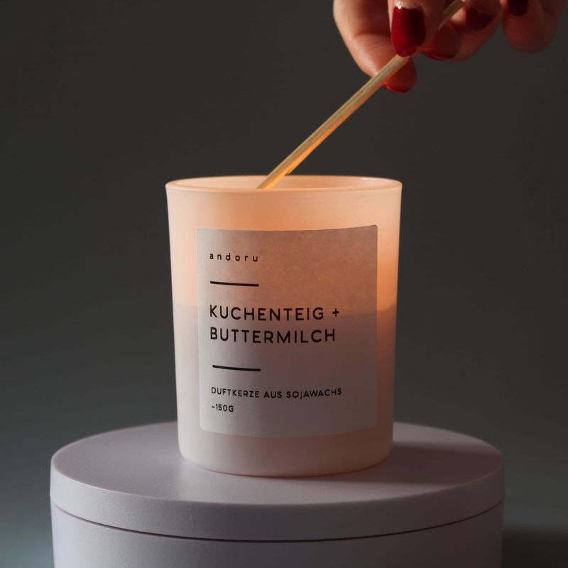 Duftkerze im Glas - Kuchenteig + Buttermilch Duftkerze im Glas - Kuchenteig + Buttermilch