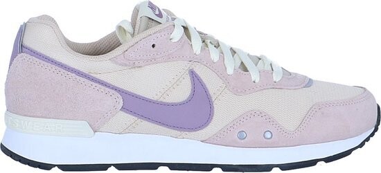 Nike venture runner