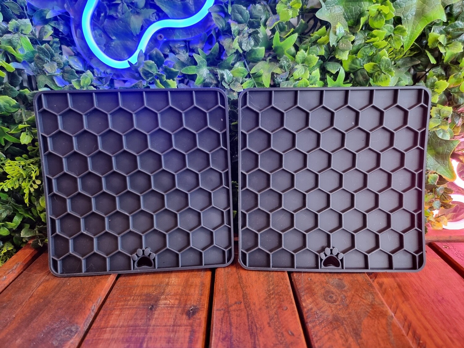 Black Honeycomb Lick Mat