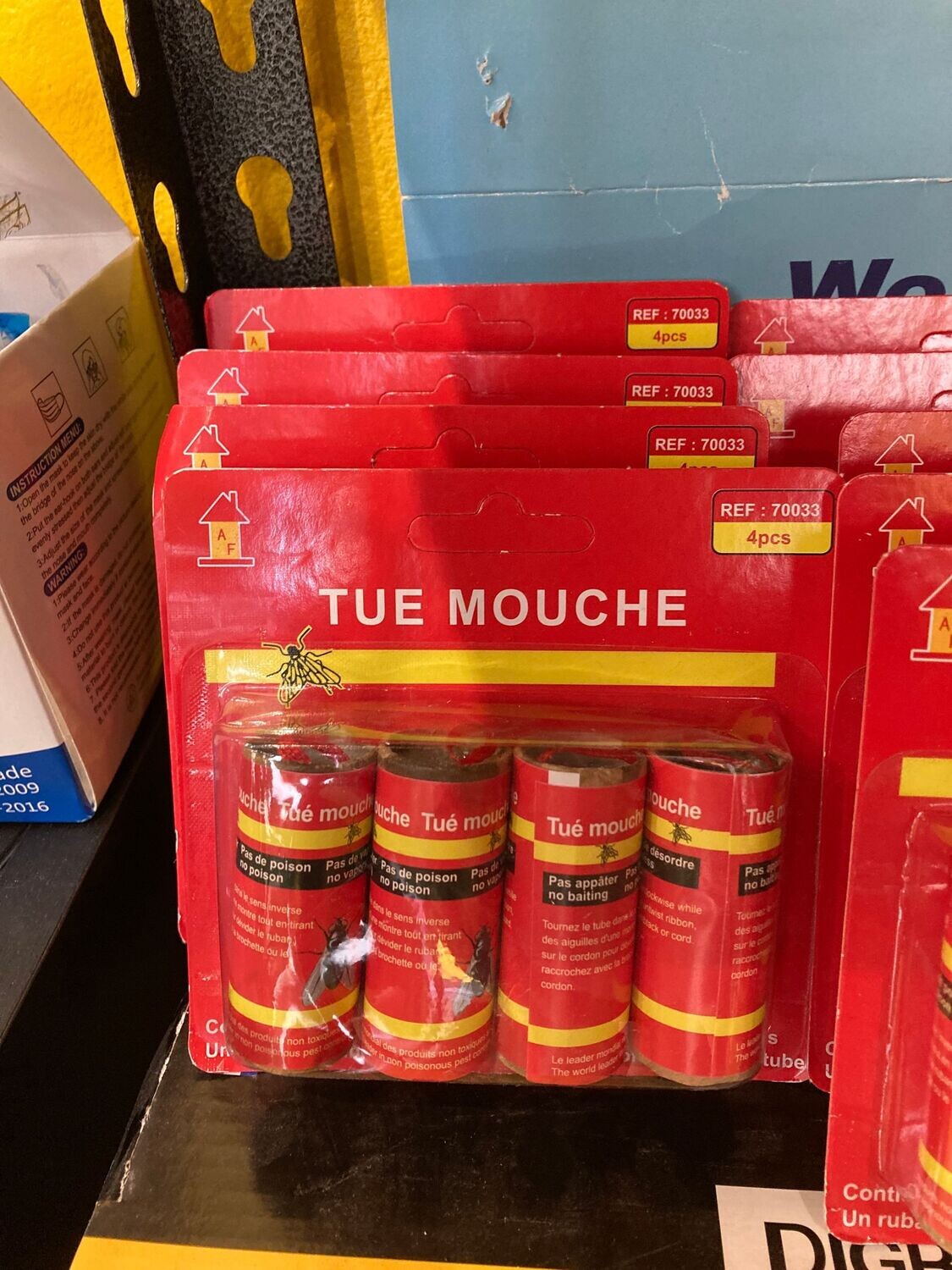 TUE MOUCHES