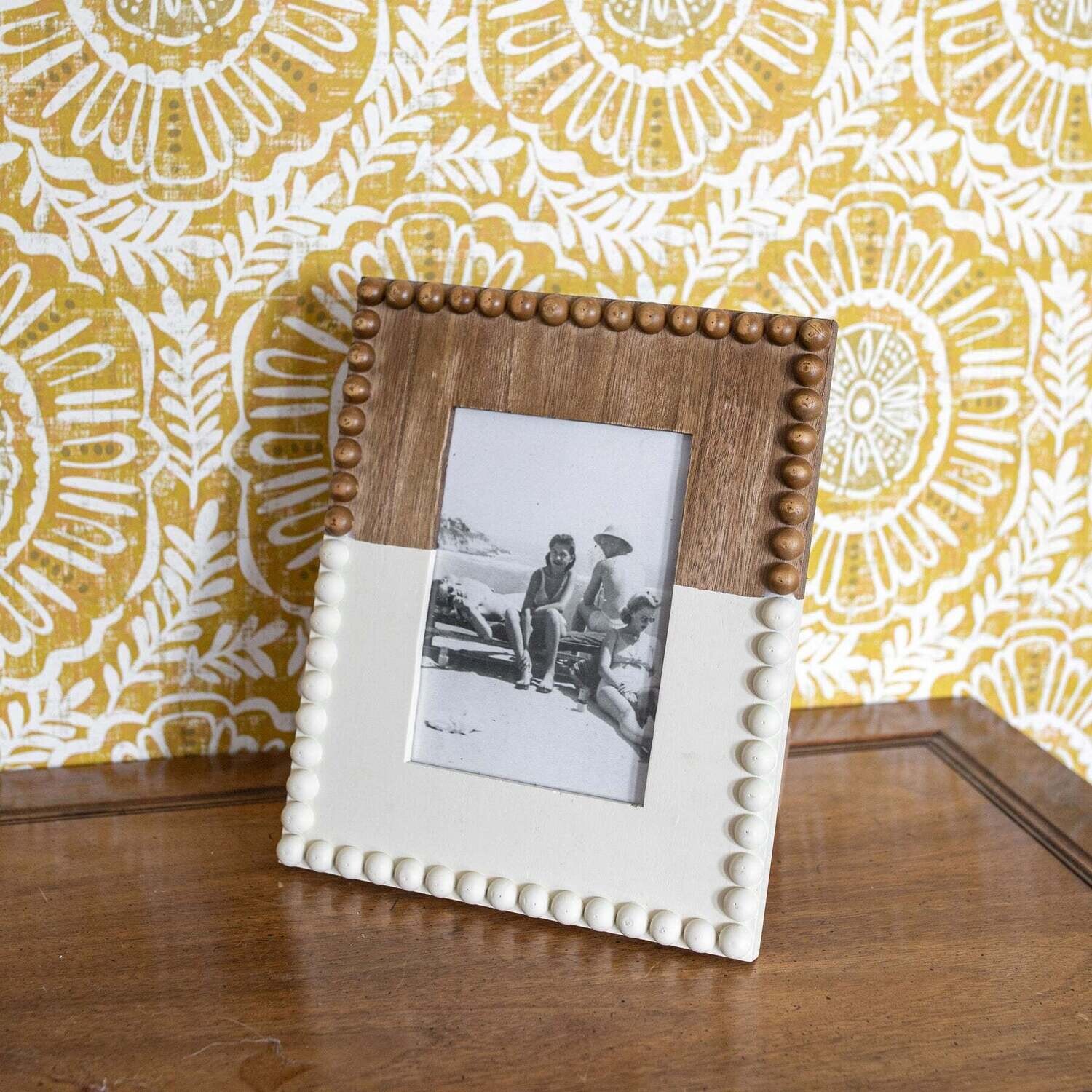 8X10 AMPHITRITE BEADED PHOTO FRAME WHITE